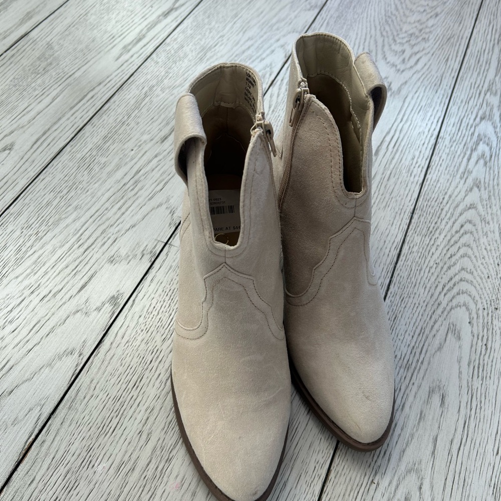 Women's Cream Ankle Boots 7.5B - Picture 1 of 9
